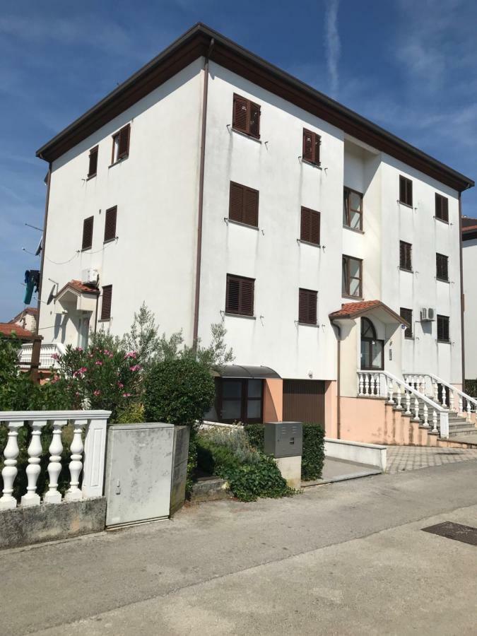 Studio Apartman Lorenzo Умаг Экстерьер фото